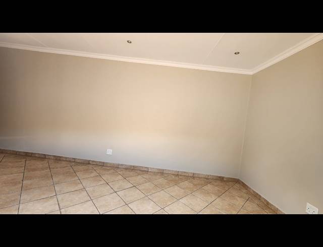 217M² OFFICE FOR SALE IN RUSTENBURG CENTRAL